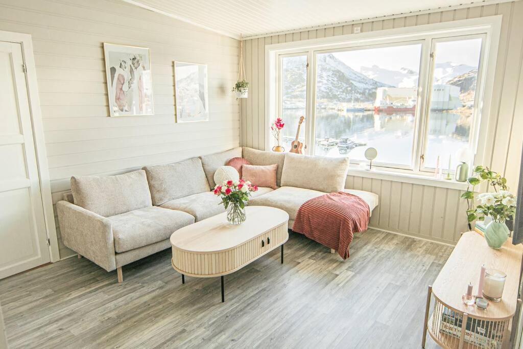 Koselig Toppleilighet Med Fantastisk Utsikt Apartment Svolvaer Bagian luar foto