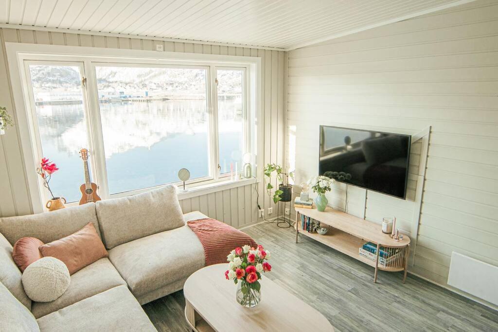 Koselig Toppleilighet Med Fantastisk Utsikt Apartment Svolvaer Bagian luar foto