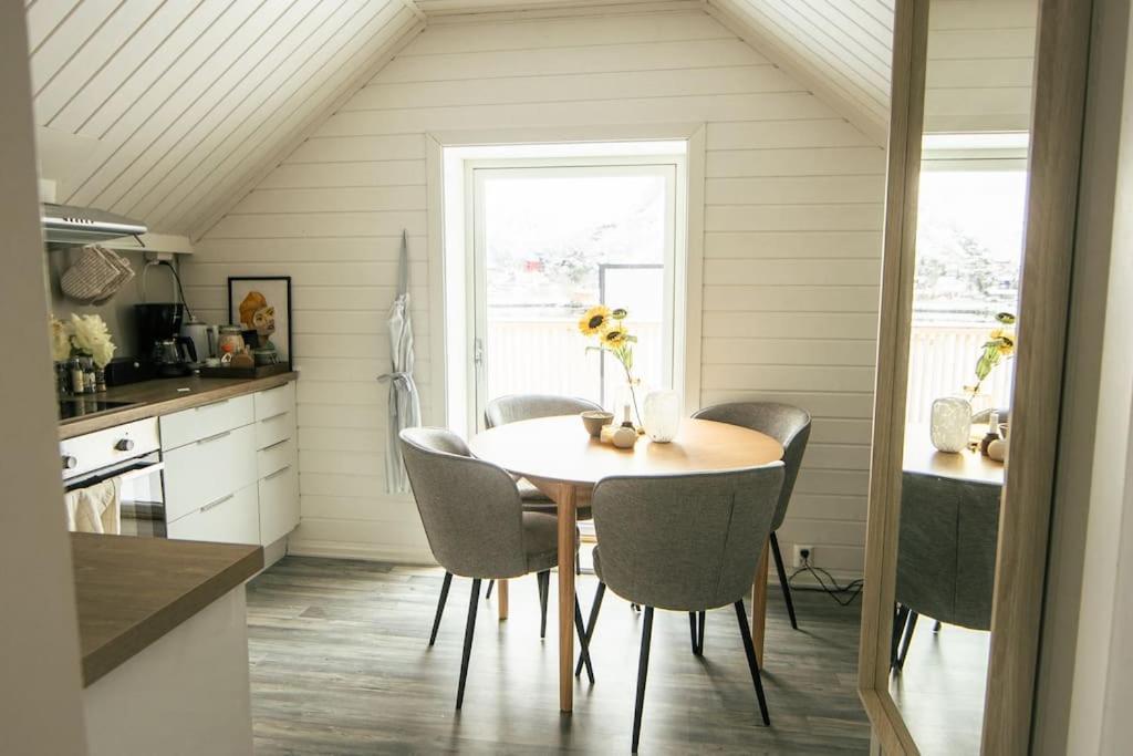 Koselig Toppleilighet Med Fantastisk Utsikt Apartment Svolvaer Bagian luar foto